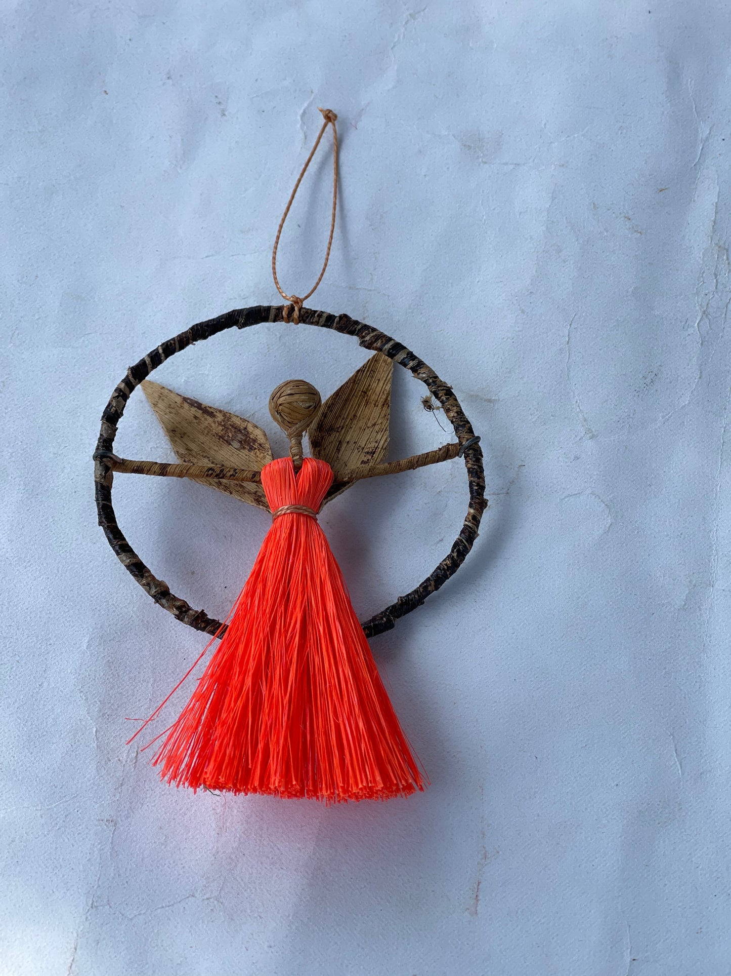 Angels enclosed in a ring